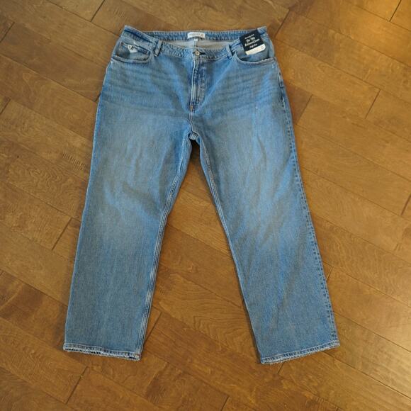 NWT Abercrombie & Fitch The 90s Relaxed High Rise Curve Love Jeans Size 35‎ 20R - Picture 1 of 4